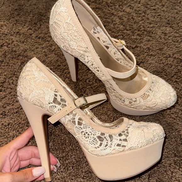 heels - Picture 3 of 10